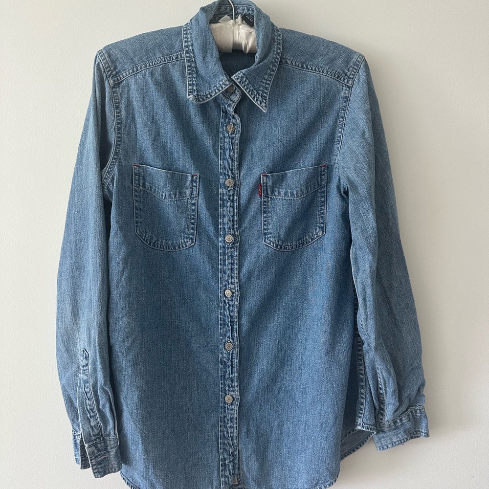Levi’s Blue Denim Button-Up Shirt size M